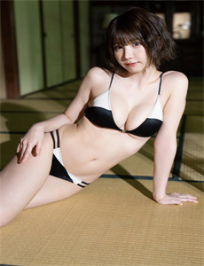 《她很漂亮2015韩剧》
