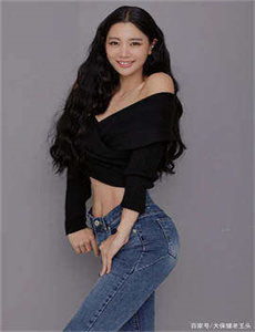 《打屁屁美女》